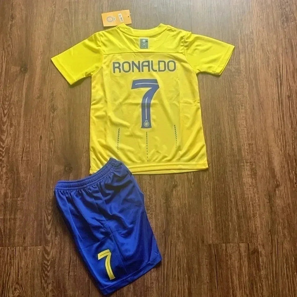 Cristano Ronaldo Al Nassr FC Soccer Jersey, Shorts Set 2023/24 Kids Home M NWT - Picture 2 of 7